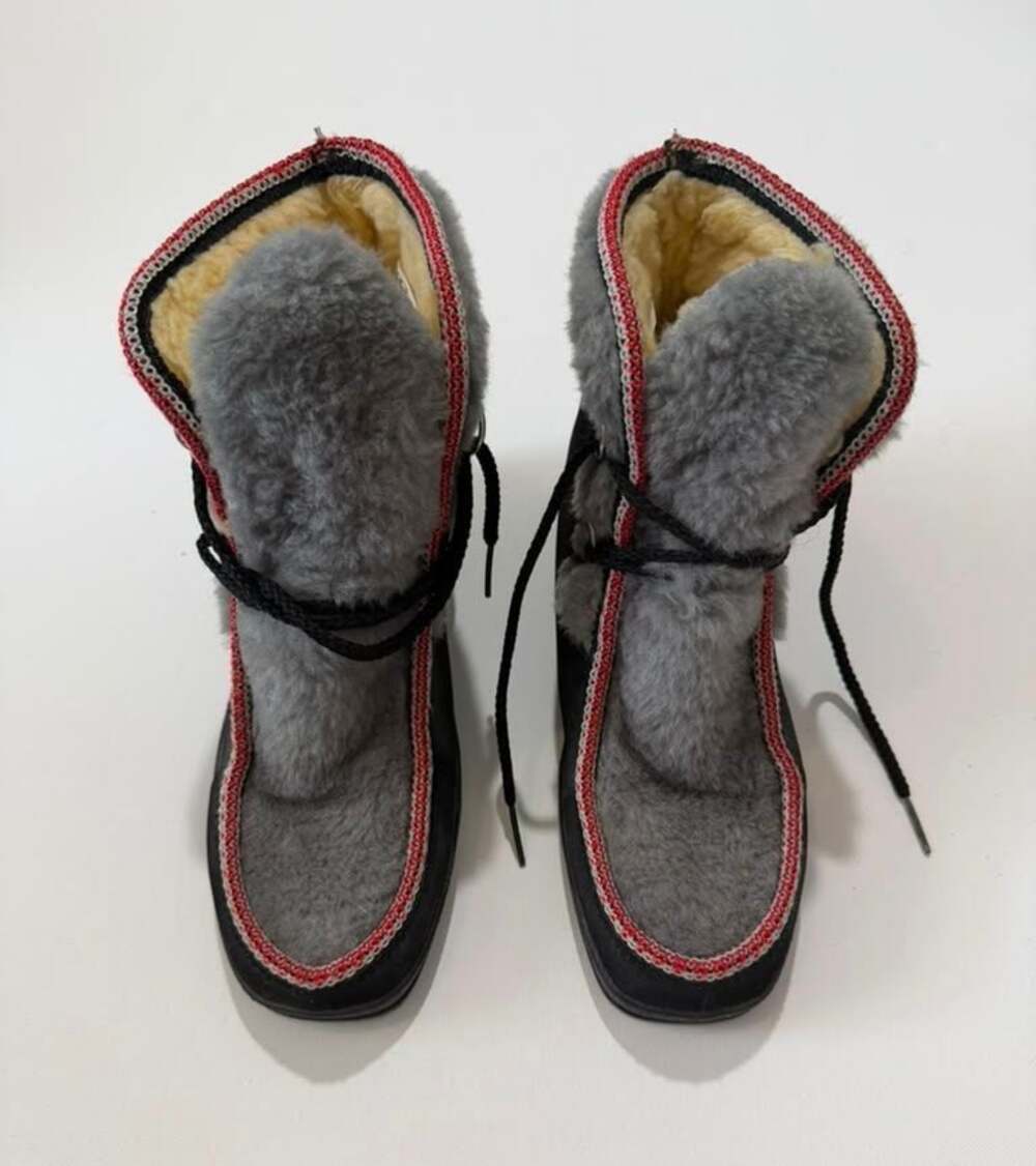 Vintage Snowland Women's Faux Fur-Lined Ankle Après Ski Boots in Black and Gray